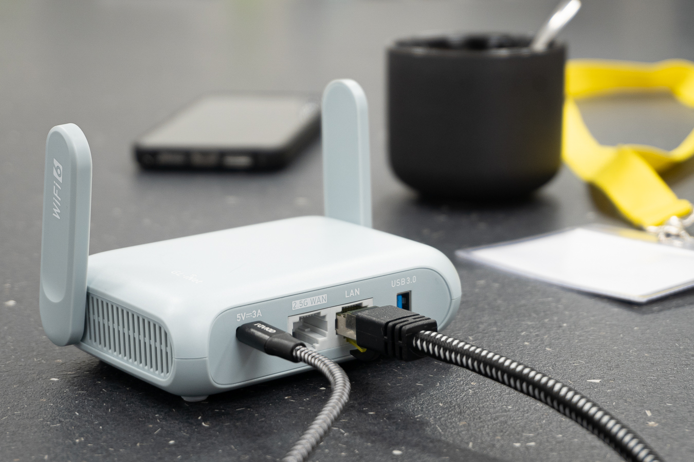 Auf dem Bilds ist ein Router für unterwegs zu sehen